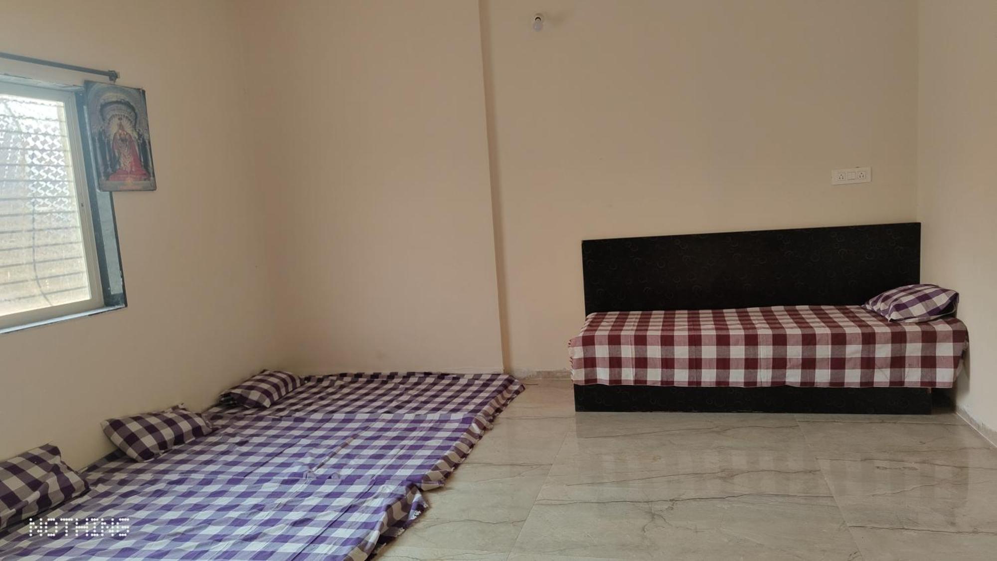 Aadishkti Bhakt Nivas Ξενοδοχείο Tuljapur Δωμάτιο φωτογραφία