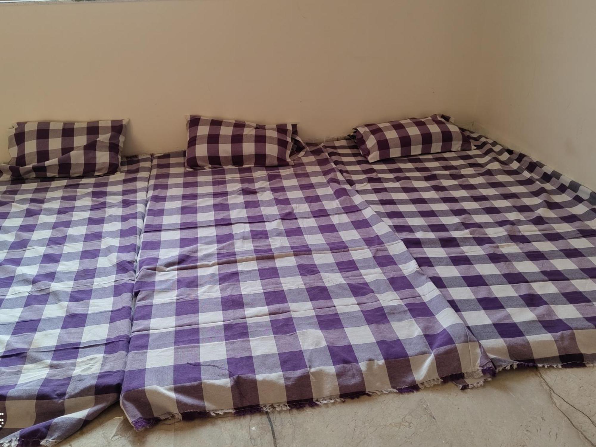 Aadishkti Bhakt Nivas Ξενοδοχείο Tuljapur Δωμάτιο φωτογραφία